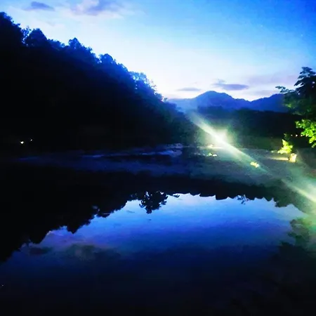 Campingplatz Glamping Alp Hut In Garden Park