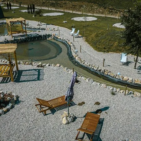 Glamping Alp Hut In Camping Garden Park 라도블리차